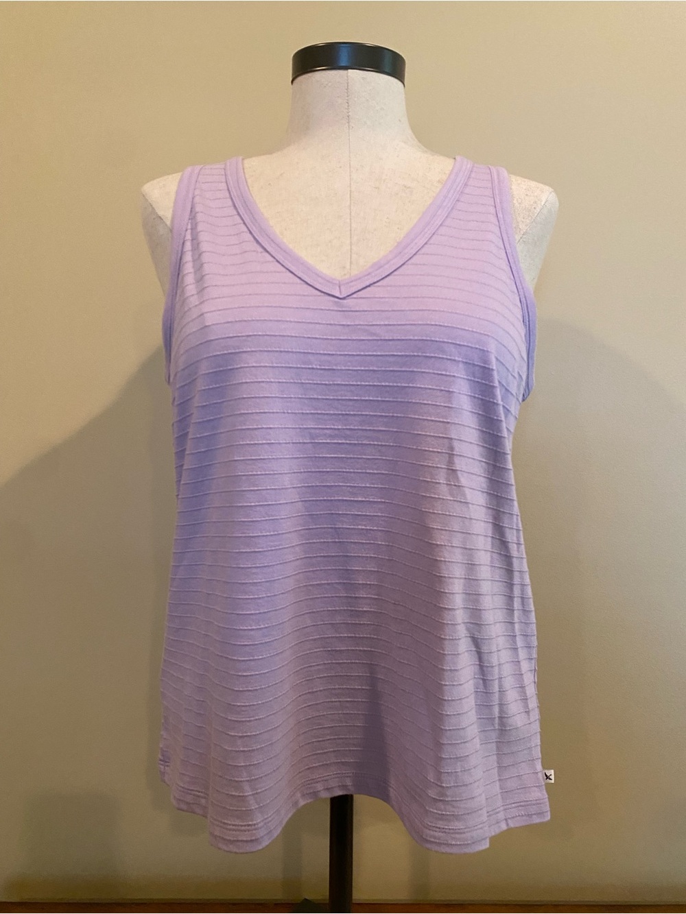 Eddie Bauer Women’s Ripple Jacquard V-Neck Tank Iris NWT